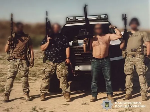 В Одесі затримали банду вимагачів на дипномерах, які катували бізнесмена під виглядом військових