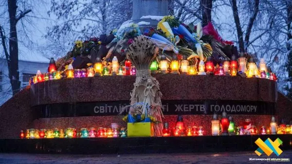 Житомиряни вшанували пам'ять загиблих у Голодоморах хвилиною мовчання