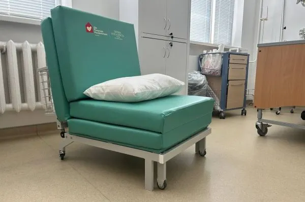 Комфорт для батьків у лікарні: Житомирська обласна дитяча лікарня отримала ліжка-трансформери від благодійників