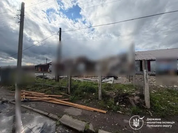 На півночі Житомирщини задокументували наслідки падіння уламків БПЛА та пожежі площею 50 м²
