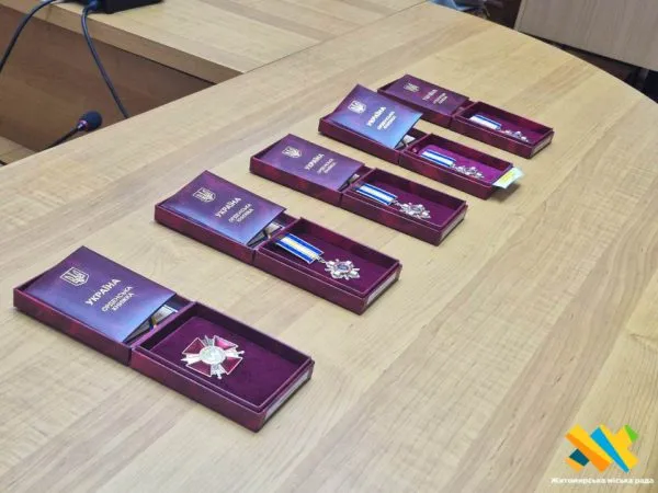 У Житомирі родинам п’ятьох загиблих захисників вручили ордени
