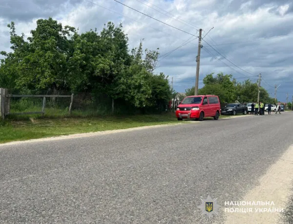 На Житомирщині 13-річний житель однієї з громад на мотоциклі збив 3-річного хлопчика та зник: дитина загинула