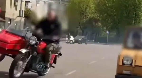 У Житомирі патрульні притягнули до відповідальності мотоциклістів, що хизувалися небезпечними маневрами