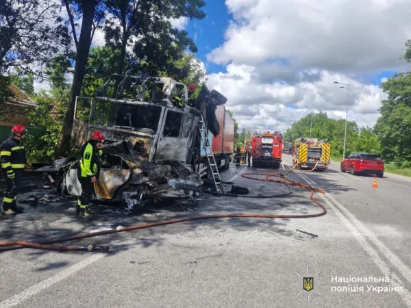 На Вінниччині загинула жінка з донькою: авто зіткнулося з вантажівкою водія з Житомирщини