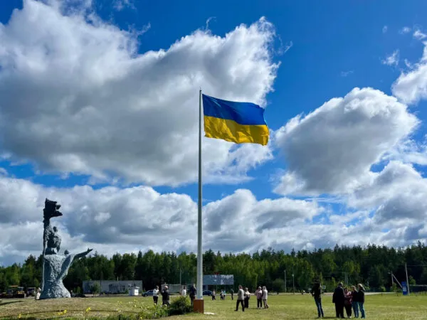 В одній з громад Житомирщини встановили флагшток із Державним Прапором України