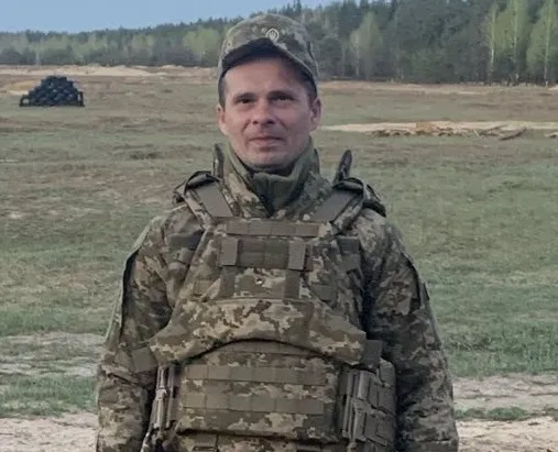 Овруччина у глибокій скорботі: на Донеччині внаслідок ворожого обстрілу загинув воїн Віталій Кравчук